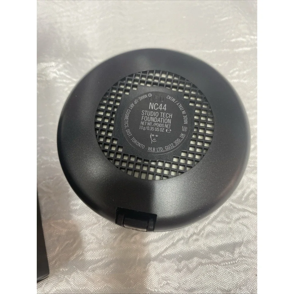 Mac Studio Tech Foundation 0.35‎ oz 100% AUTHENTIC, NC 44 Read Description